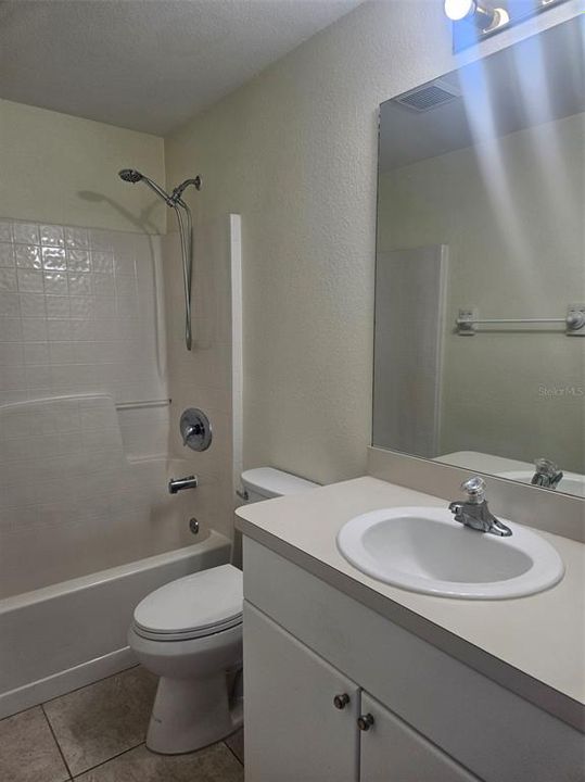 В аренду: $1,675 (3 спален, 2 ванн, 1241 Квадратных фут)