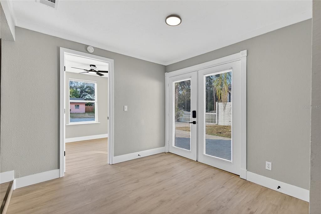 For Sale: $329,900 (4 beds, 2 baths, 1270 Square Feet)