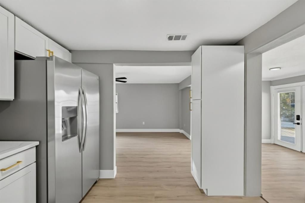 For Sale: $329,900 (4 beds, 2 baths, 1270 Square Feet)