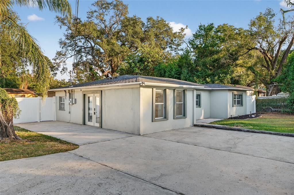 For Sale: $329,900 (4 beds, 2 baths, 1270 Square Feet)