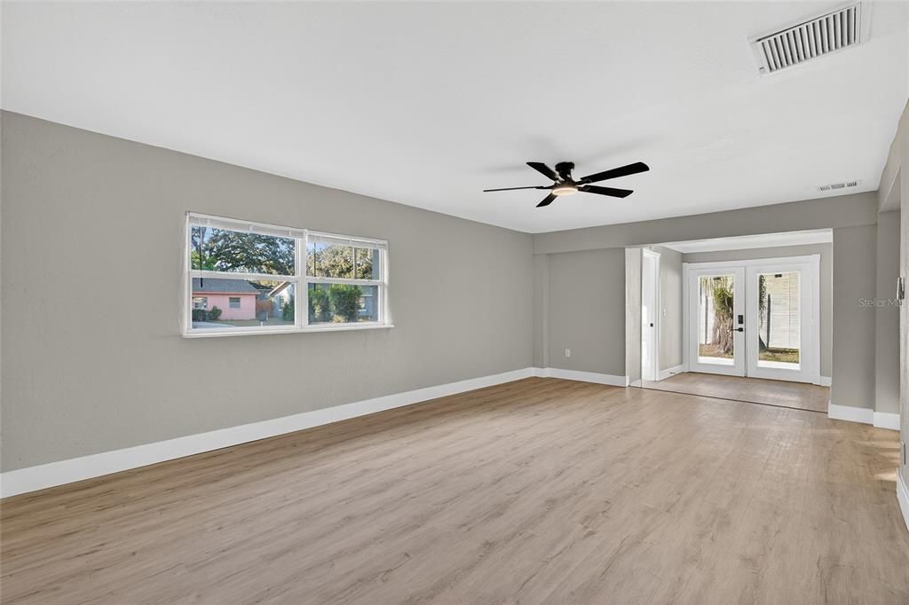 For Sale: $329,900 (4 beds, 2 baths, 1270 Square Feet)