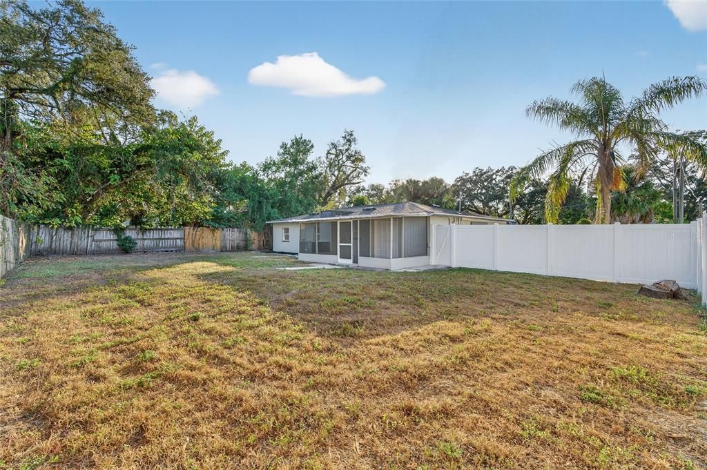 For Sale: $329,900 (4 beds, 2 baths, 1270 Square Feet)