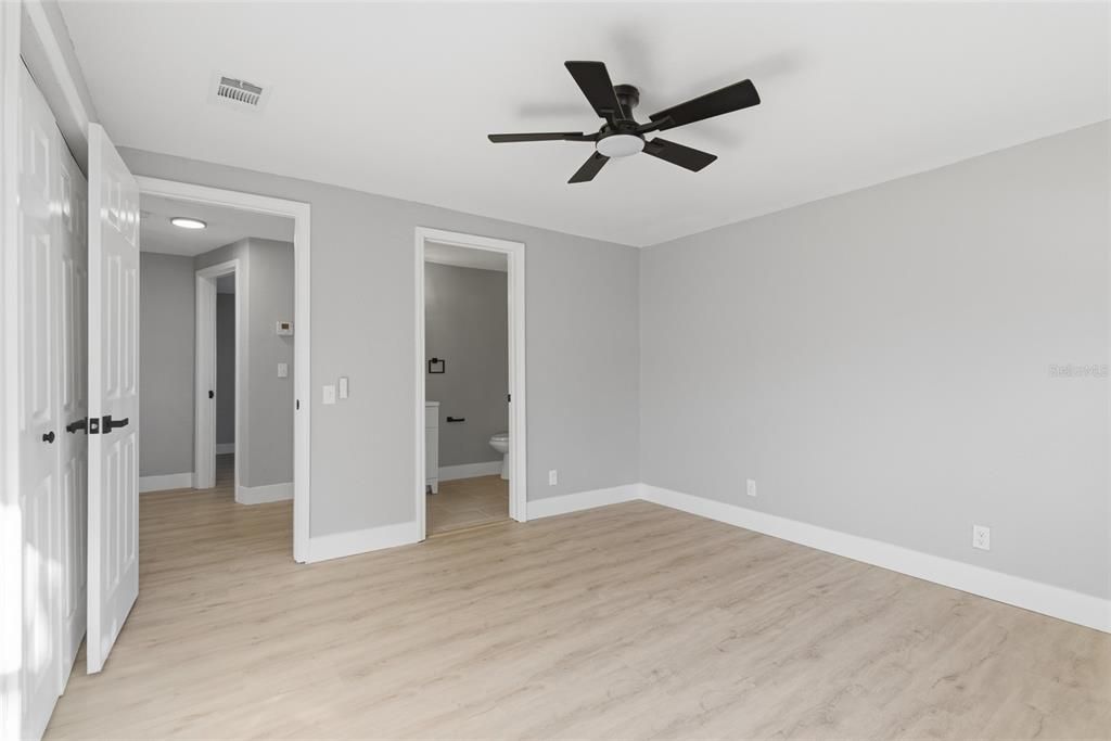 For Sale: $329,900 (4 beds, 2 baths, 1270 Square Feet)