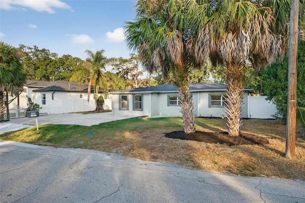 For Sale: $329,900 (4 beds, 2 baths, 1270 Square Feet)