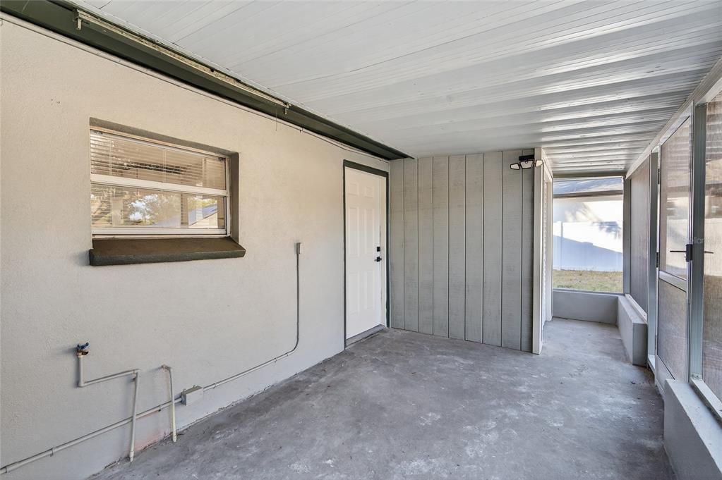 For Sale: $329,900 (4 beds, 2 baths, 1270 Square Feet)