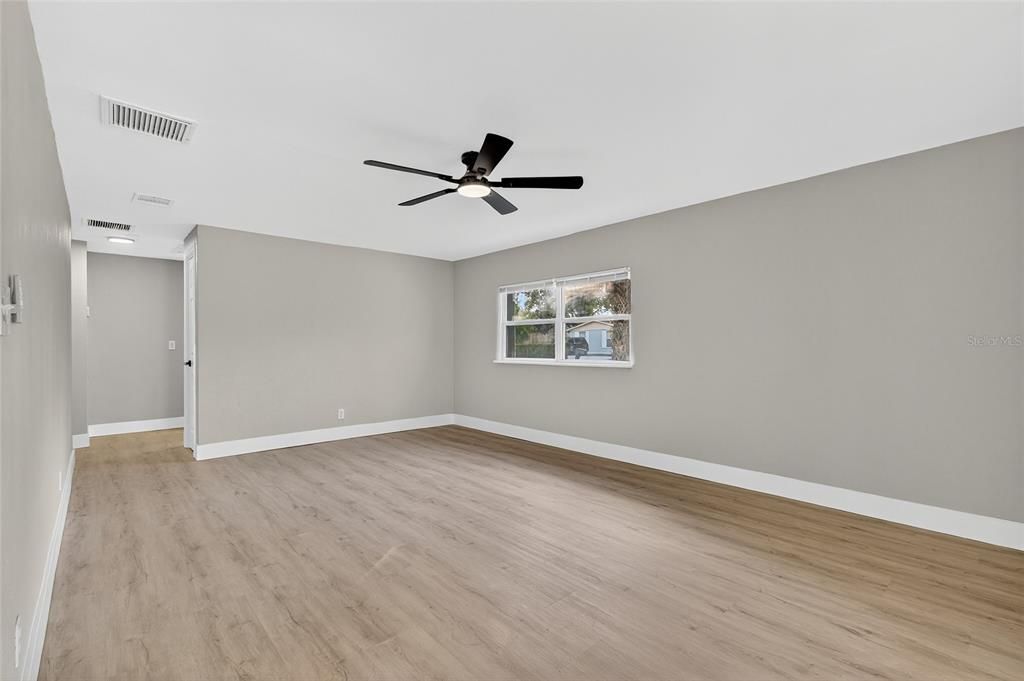 For Sale: $329,900 (4 beds, 2 baths, 1270 Square Feet)