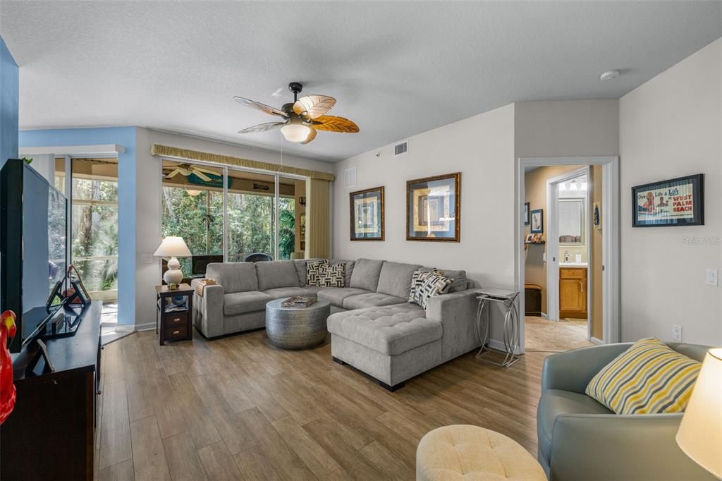 For Sale: $389,000 (3 beds, 2 baths, 1554 Square Feet)