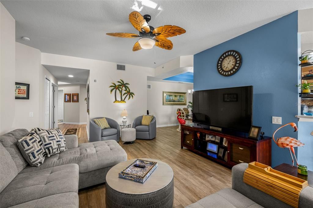 For Sale: $389,000 (3 beds, 2 baths, 1554 Square Feet)