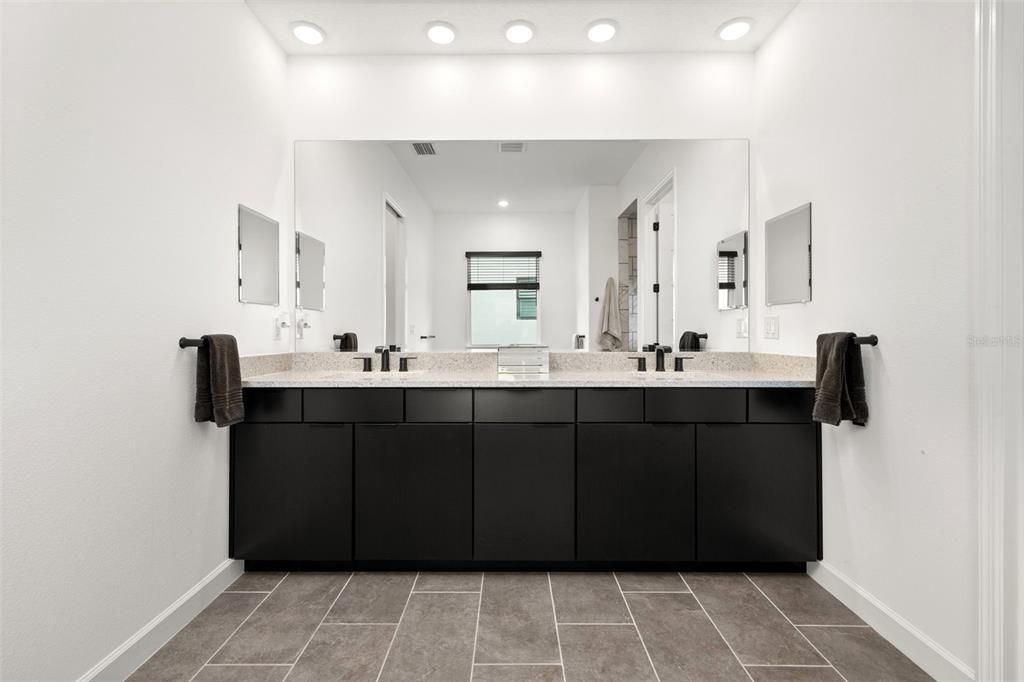 На продажу: $649,900 (4 спален, 3 ванн, 2293 Квадратных фут)