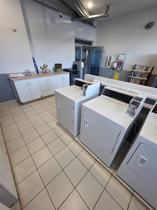 На продажу: $220,000 (1 спален, 1 ванн, 1063 Квадратных фут)