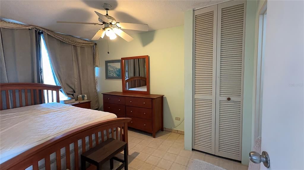 На продажу: $220,000 (1 спален, 1 ванн, 1063 Квадратных фут)