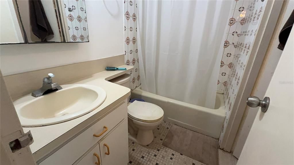 На продажу: $220,000 (1 спален, 1 ванн, 1063 Квадратных фут)