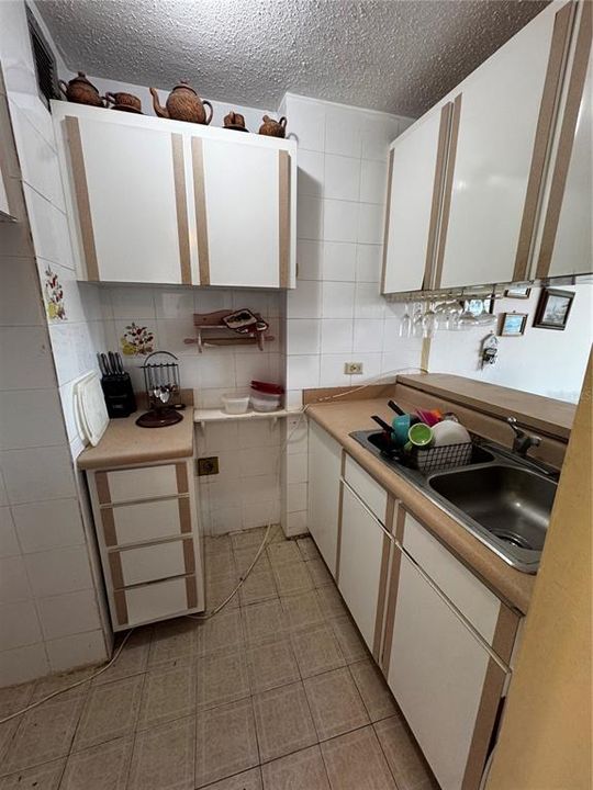 На продажу: $220,000 (1 спален, 1 ванн, 1063 Квадратных фут)