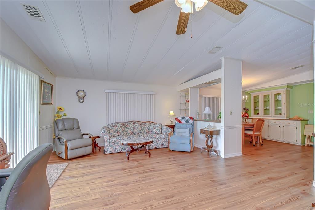 待售: $149,900 (2 贝兹, 2 浴室, 1248 平方英尺)