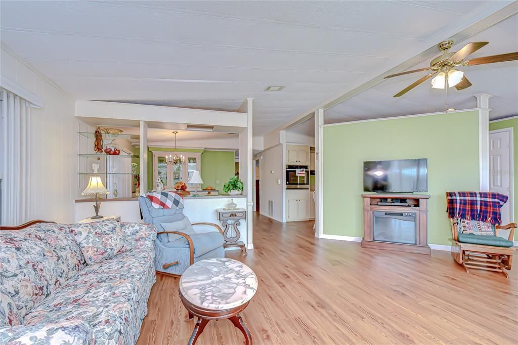 待售: $149,900 (2 贝兹, 2 浴室, 1248 平方英尺)