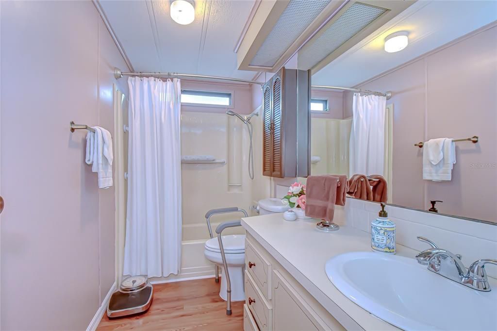 待售: $149,900 (2 贝兹, 2 浴室, 1248 平方英尺)