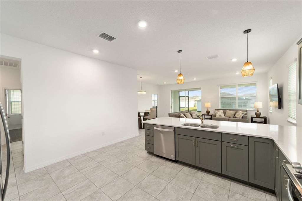 En Venta: $325,000 (3 camas, 2 baños, 1856 Pies cuadrados)