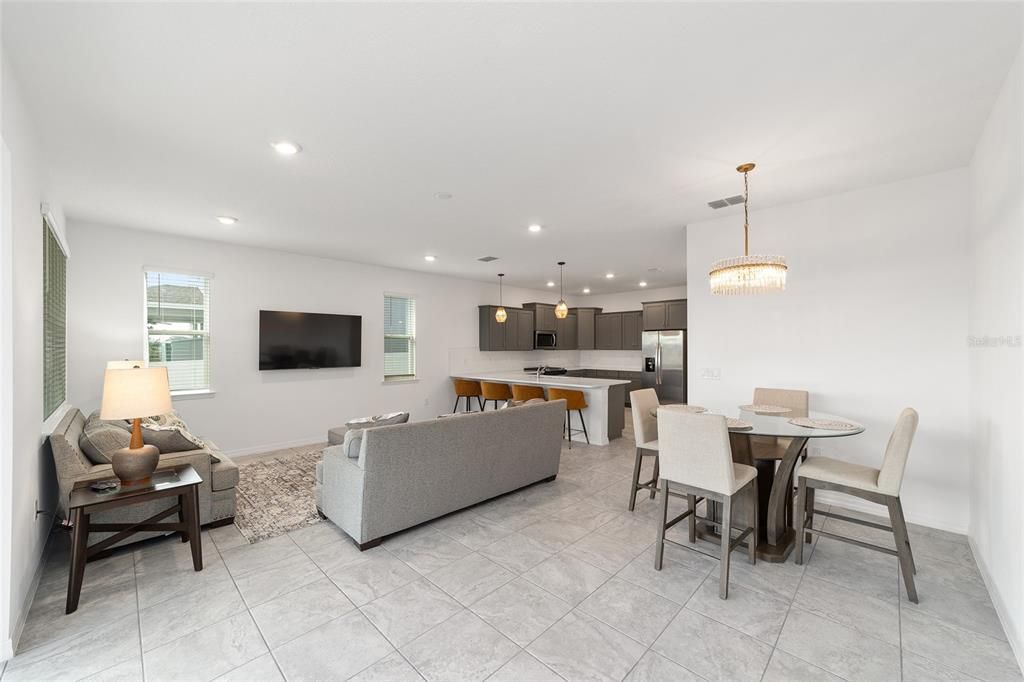 En Venta: $325,000 (3 camas, 2 baños, 1856 Pies cuadrados)