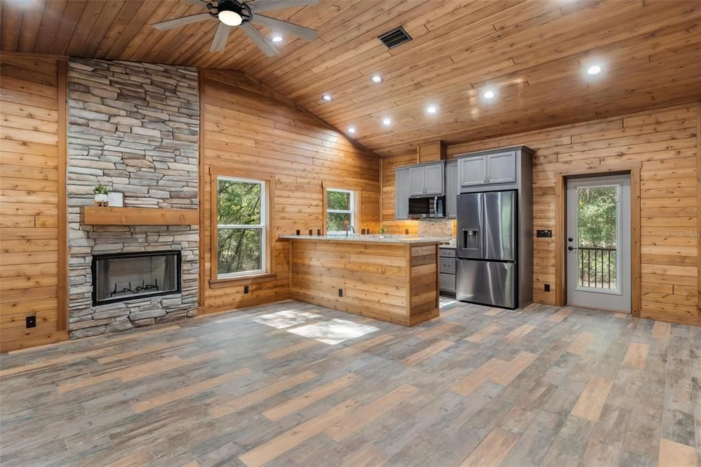 En Venta: $625,000 (2 camas, 2 baños, 1105 Pies cuadrados)