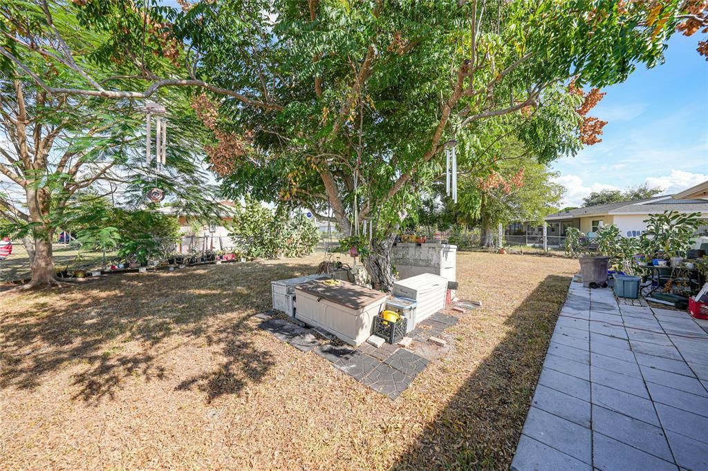 For Sale: $219,900 (2 beds, 1 baths, 1351 Square Feet)