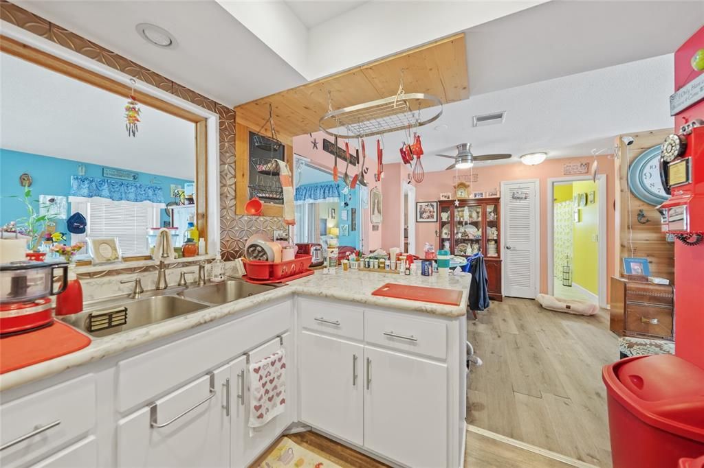 For Sale: $219,900 (2 beds, 1 baths, 1351 Square Feet)