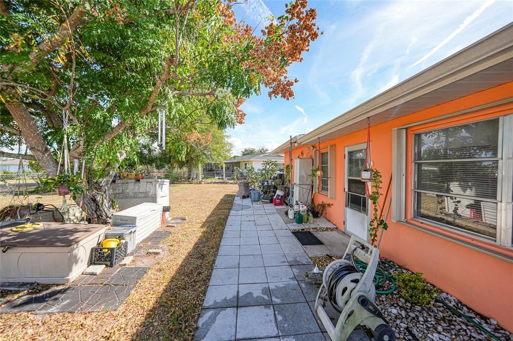 For Sale: $219,900 (2 beds, 1 baths, 1351 Square Feet)