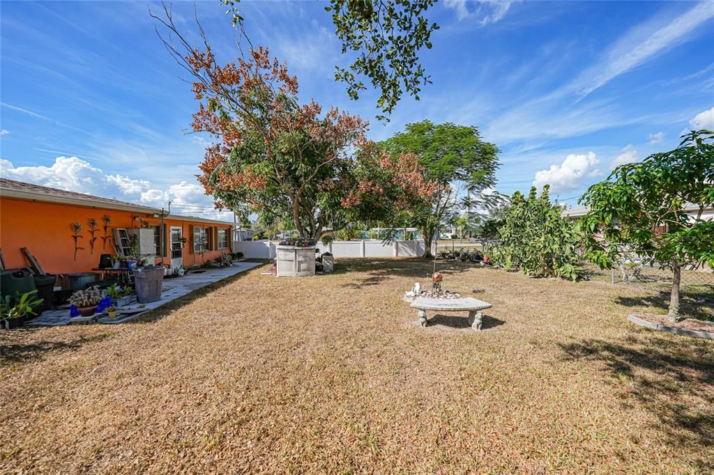 For Sale: $219,900 (2 beds, 1 baths, 1351 Square Feet)