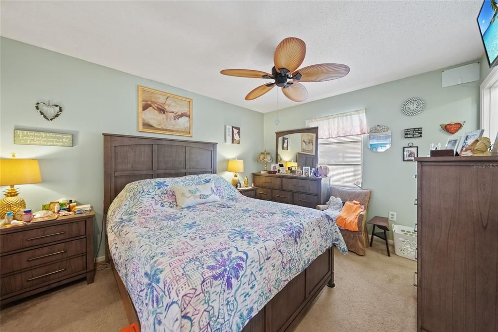 For Sale: $219,900 (2 beds, 1 baths, 1351 Square Feet)