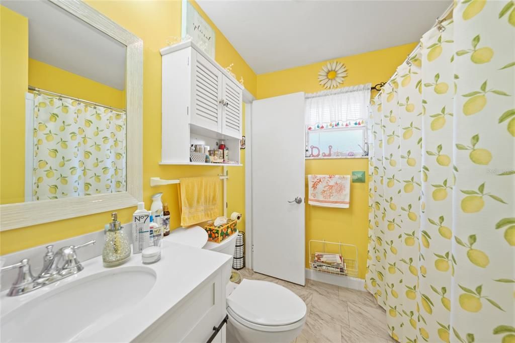 For Sale: $219,900 (2 beds, 1 baths, 1351 Square Feet)