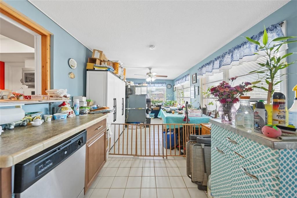 For Sale: $219,900 (2 beds, 1 baths, 1351 Square Feet)