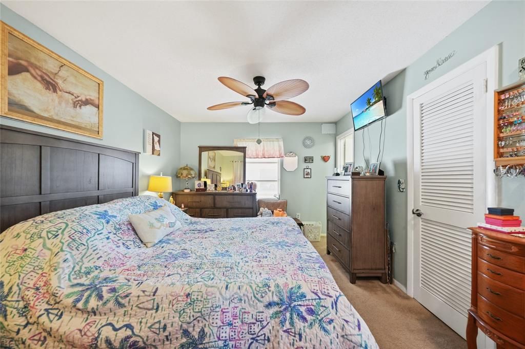 For Sale: $219,900 (2 beds, 1 baths, 1351 Square Feet)