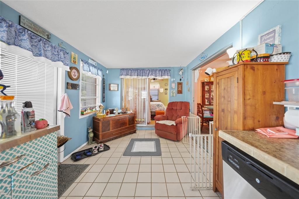 For Sale: $219,900 (2 beds, 1 baths, 1351 Square Feet)