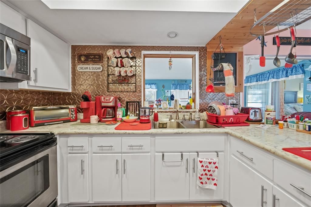 For Sale: $219,900 (2 beds, 1 baths, 1351 Square Feet)