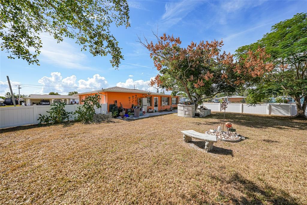 For Sale: $219,900 (2 beds, 1 baths, 1351 Square Feet)