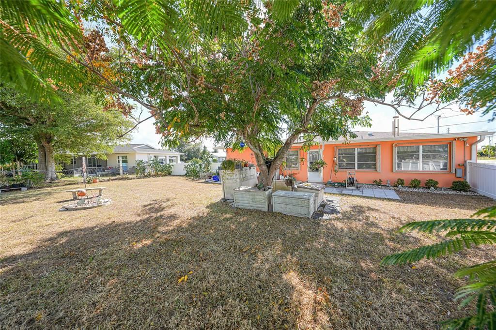 For Sale: $219,900 (2 beds, 1 baths, 1351 Square Feet)