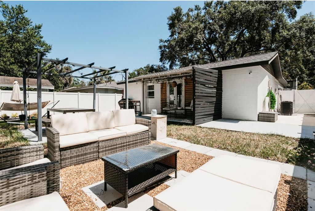 For Rent: $3,900 (3 beds, 2 baths, 1149 Square Feet)