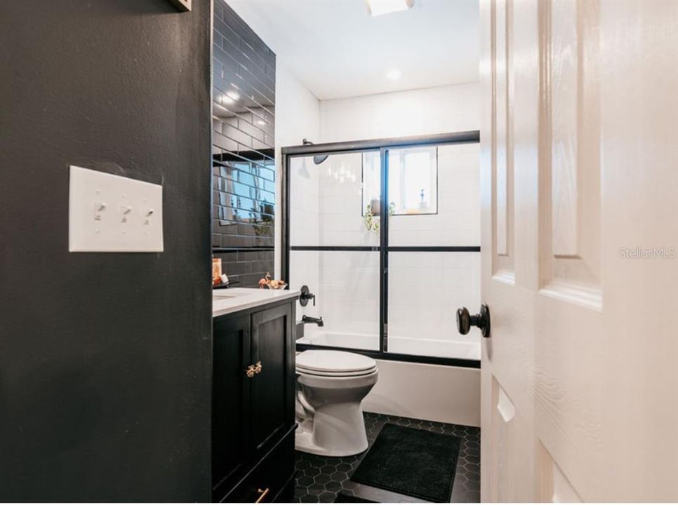 For Rent: $3,900 (3 beds, 2 baths, 1149 Square Feet)