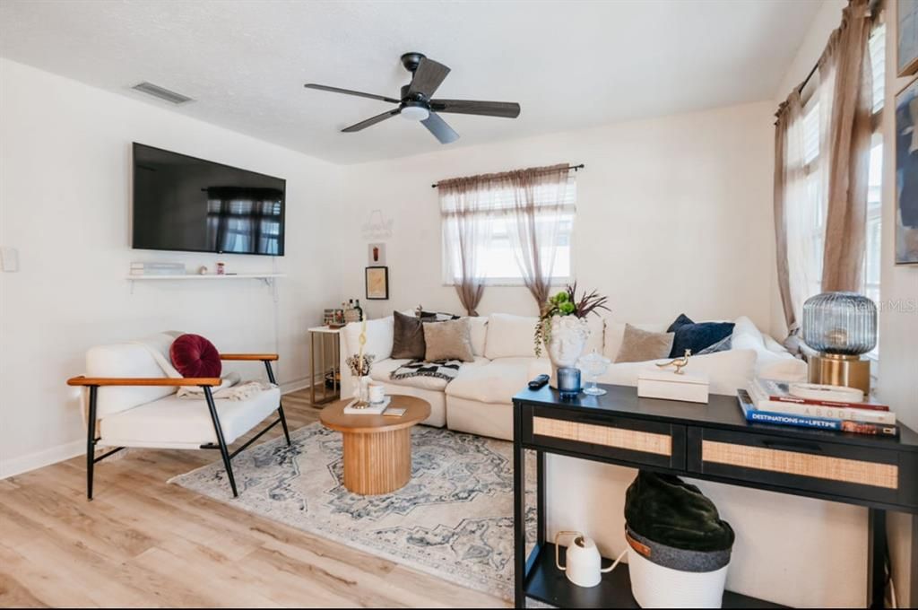 For Rent: $3,900 (3 beds, 2 baths, 1149 Square Feet)