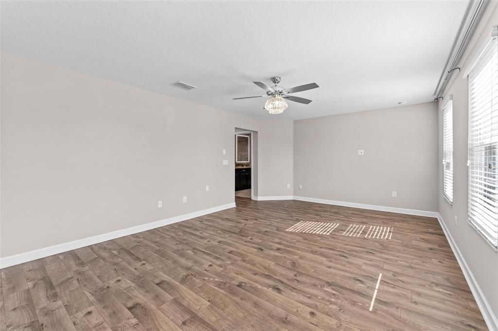 For Rent: $2,900 (3 beds, 2 baths, 2138 Square Feet)