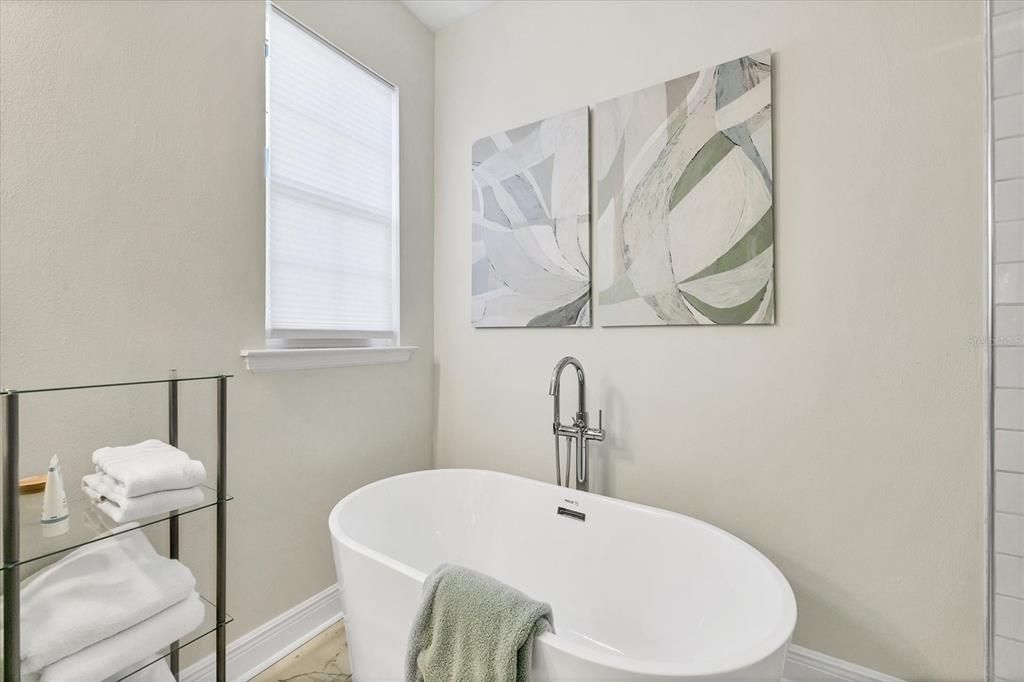 For Sale: $745,000 (4 beds, 3 baths, 2400 Square Feet)