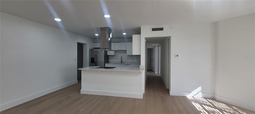 出租: $2,100 (3 贝兹, 2 浴室, 1056 平方英尺)