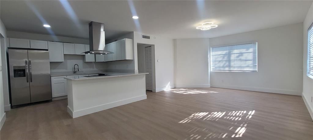 出租: $2,100 (3 贝兹, 2 浴室, 1056 平方英尺)