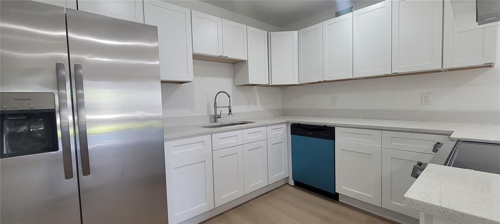 出租: $2,100 (3 贝兹, 2 浴室, 1056 平方英尺)