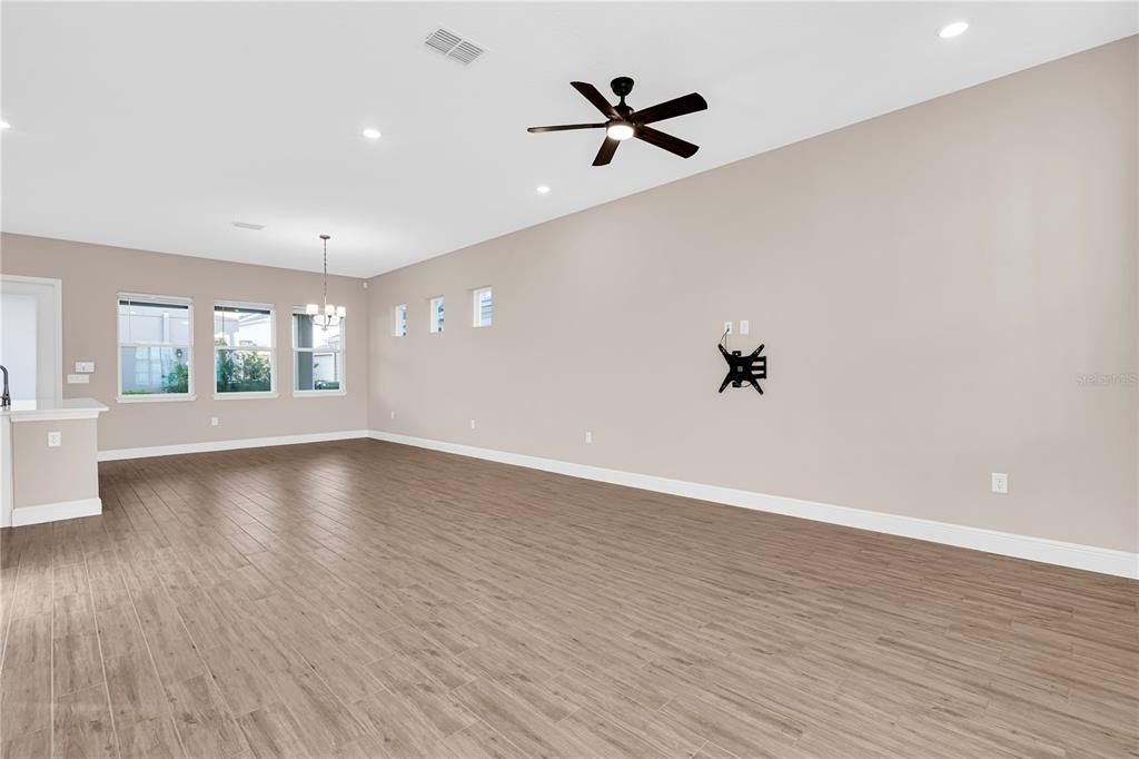 В аренду: $3,800 (3 спален, 2 ванн, 1788 Квадратных фут)