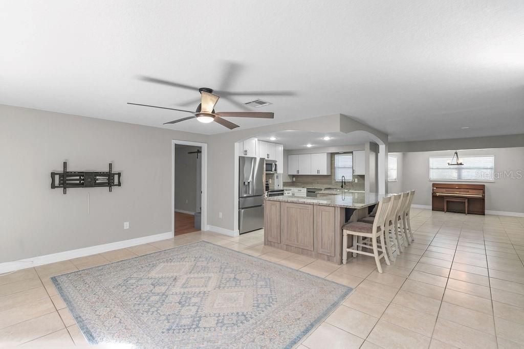 For Sale: $374,000 (4 beds, 2 baths, 2044 Square Feet)