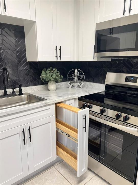 待售: $165,000 (2 贝兹, 2 浴室, 960 平方英尺)