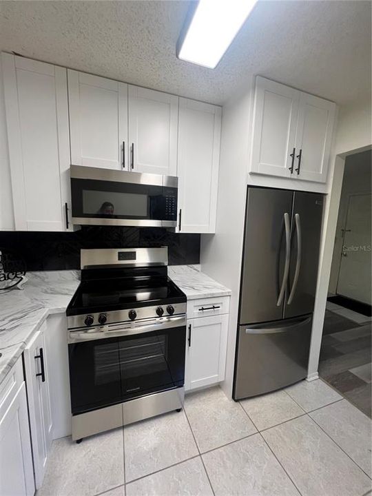 待售: $165,000 (2 贝兹, 2 浴室, 960 平方英尺)