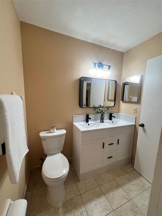 待售: $165,000 (2 贝兹, 2 浴室, 960 平方英尺)