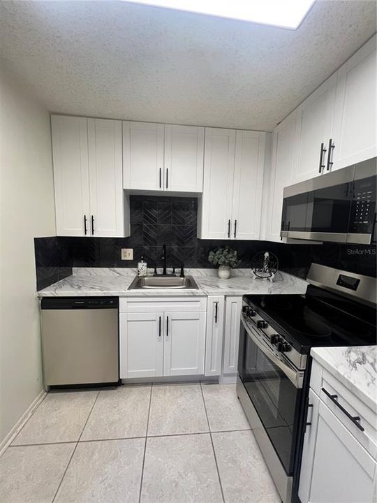 待售: $165,000 (2 贝兹, 2 浴室, 960 平方英尺)