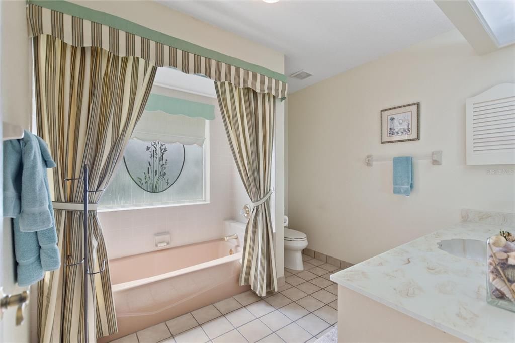 На продажу: $472,500 (3 спален, 2 ванн, 2434 Квадратных фут)